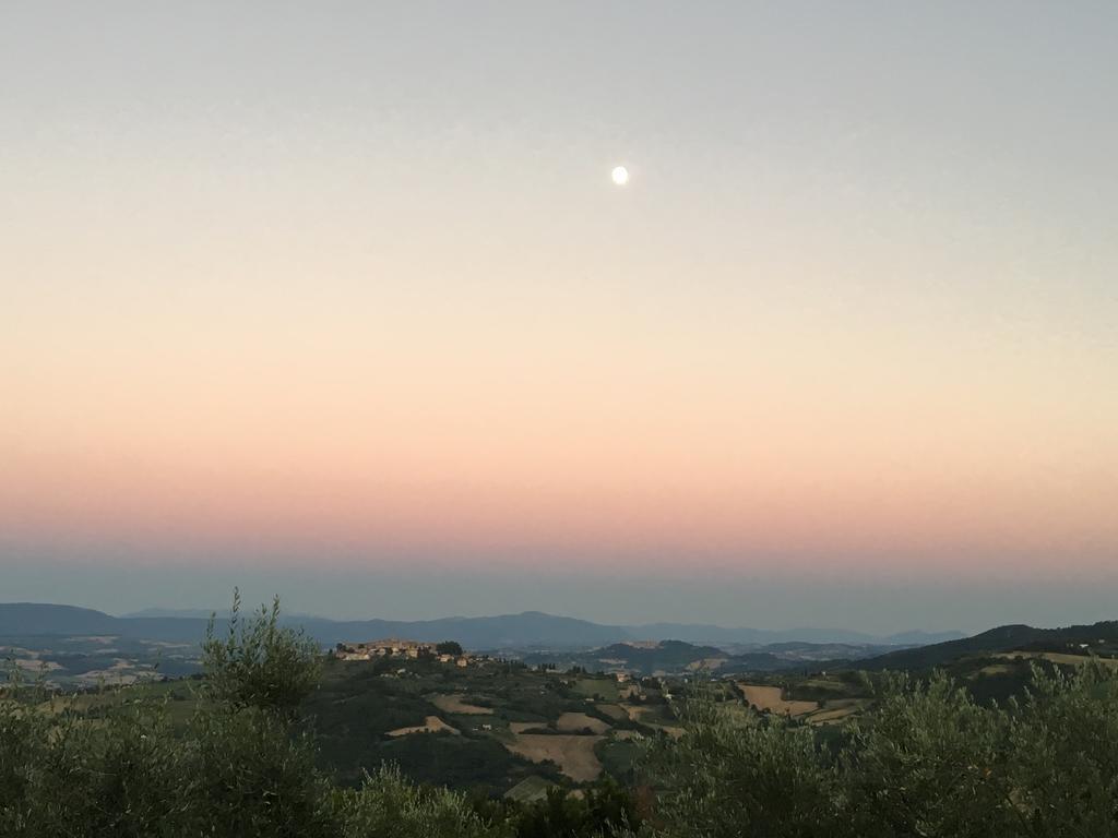 La Luna Di Mezzanotte Fratta Todina Zewnętrze zdjęcie